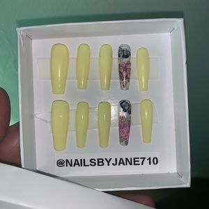 Glow In The Dark Press On Nails